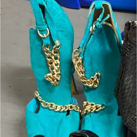 Shoes - Picture 2 of 2